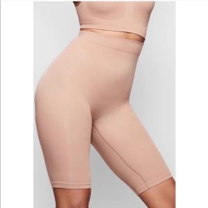 SKIMS sculpting above the knee short